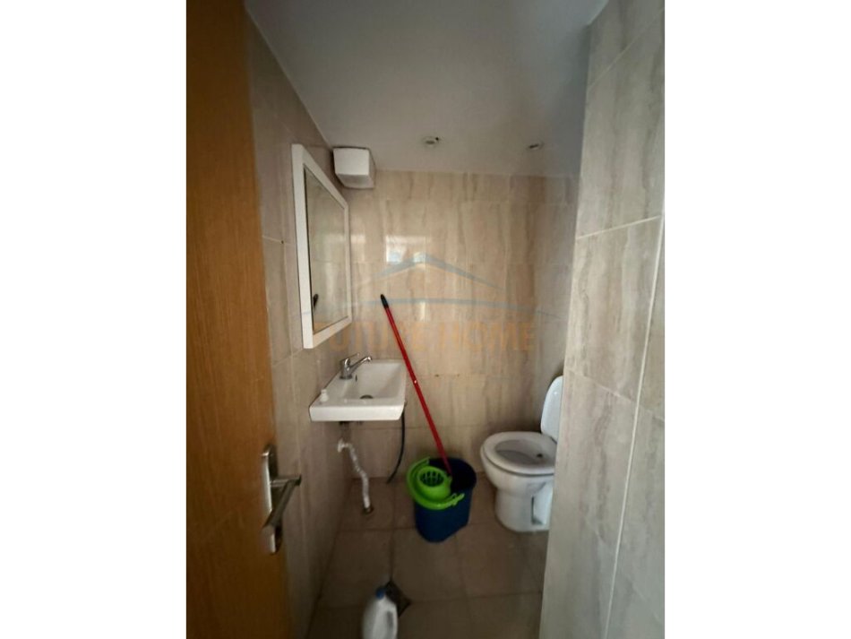 Tirane, jepet me qera ambjent biznesi Kati 0, 328 m² 1.300 € 