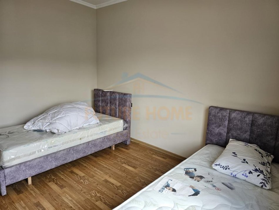 Tirane, jepet me qera apartament 2+1 Kati 3, 124 m² 800 € 
