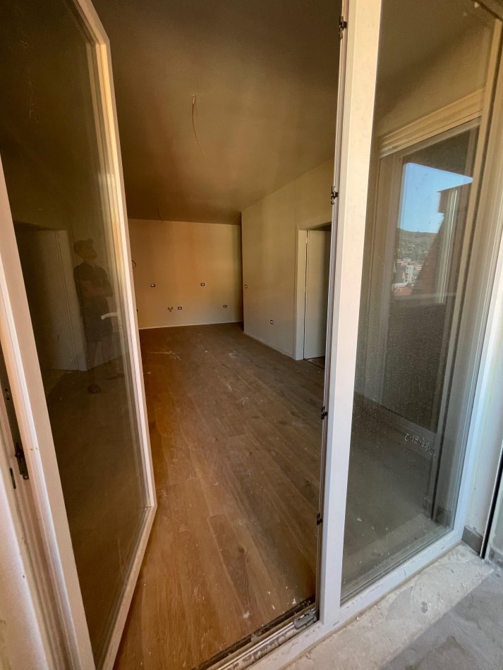 Tirane, shitet apartament 1+1 , 65 m² 96.000 € 