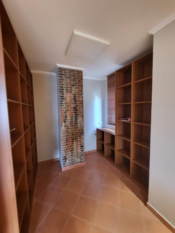 Tirane, jepet me qera zyre , 70 m² 600 € 