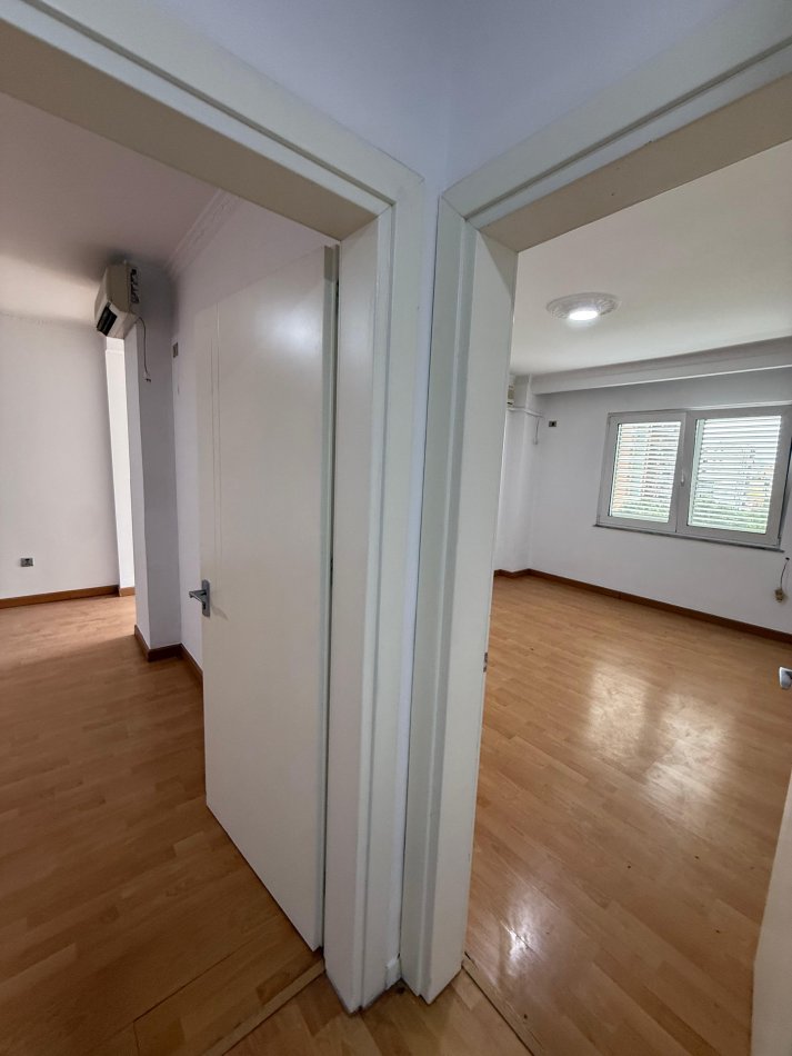 Tirane, jepet me qera zyre , 150 m² 1.500 € 