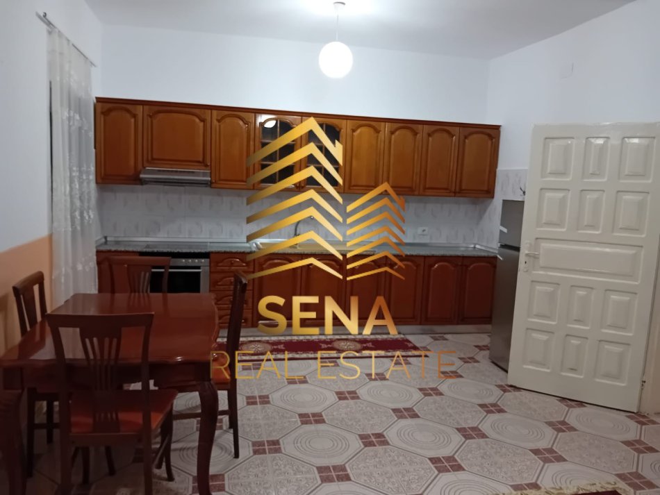 Tirane, jepet me qera apartament 1+1 Kati 1, 80 m² 330 € (5 Maji)