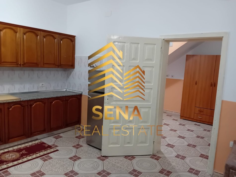 Tirane, jepet me qera apartament 1+1 Kati 1, 80 m² 330 € (5 Maji)