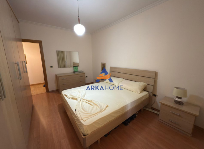 Tirane, jepet me qera apartament 2+1+Ballkon Kati 8, 145 m² 800 € (RRUGA NIKOLLA TUPE)