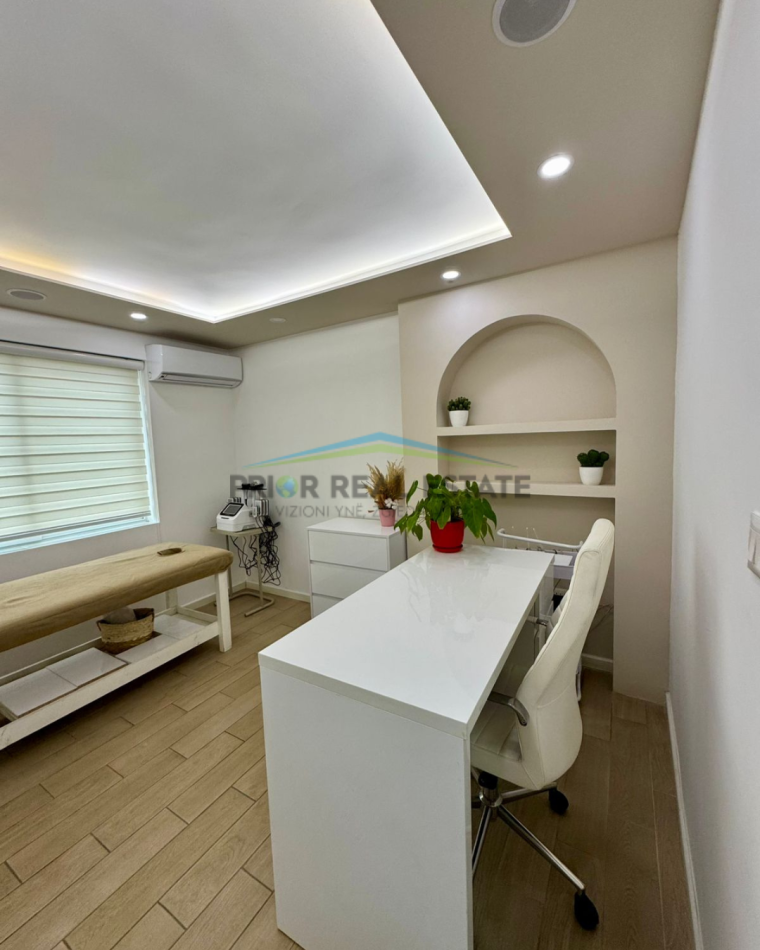 Tirane, jepet me qera ambjent biznesi Kati 2, 68 m² 750 € (Vasil Shanto)