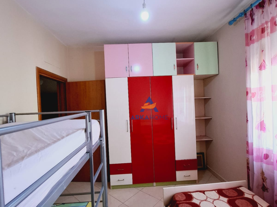 Tirane, jepet me qera apartament 2+1+Ballkon Kati 4, 125 m² 570 € 