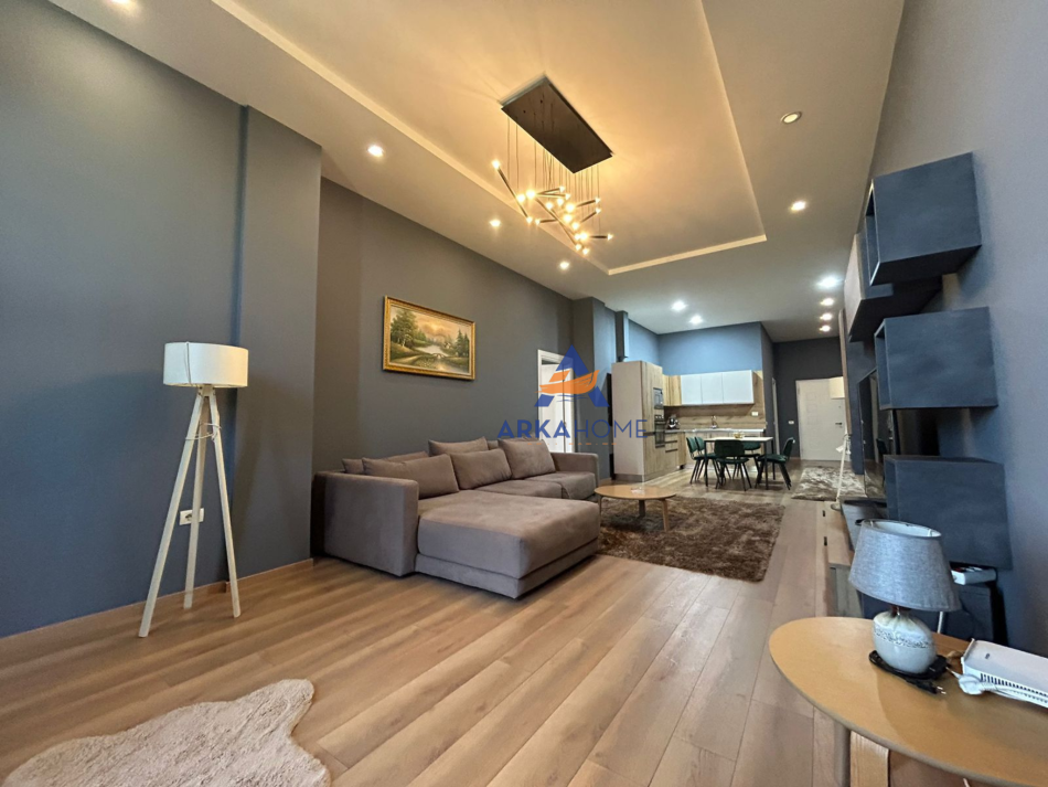 Tirane, jepet me qera apartament 1+1+Ballkon Kati 1, 120 m² 650 € (LIQENI I THATE)