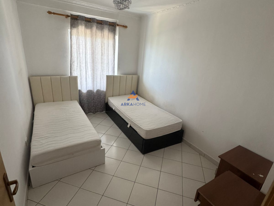 Tirane, jepet me qera apartament 2+1+Ballkon , 120 m² 459 € (astir)