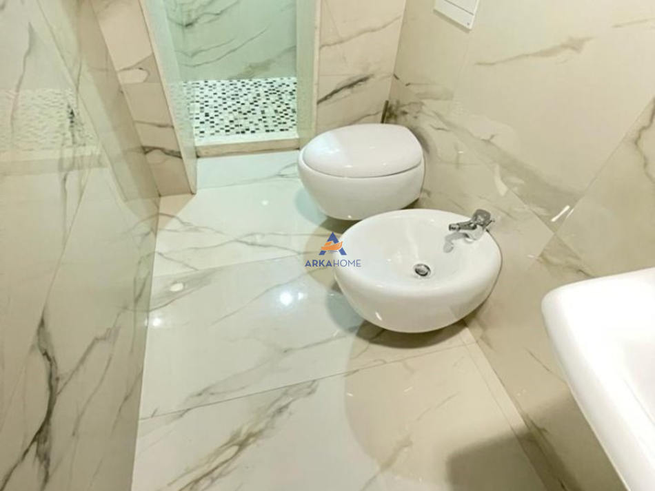 Tirane, shitet apartament 1+1 Kati 2, 60 m² 200.000 € (LIQENI ARTIFICIAL)