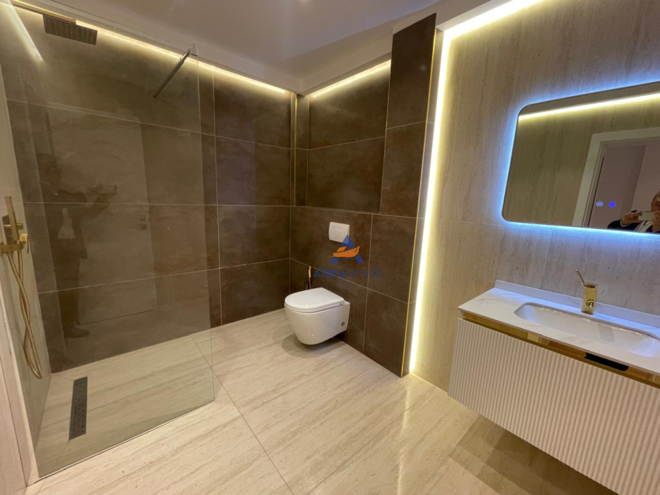 Tirane, shitet apartament Kati 10, 101 m² 212.000 € (RRUGA E KAVAJES, PRANE QENDRES GLOBE)