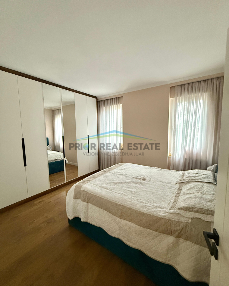 Tirane, jepet me qera apartament 2+1+Ballkon Kati 4, 110 m² 1.000 € (Rruga e Elbasanit)