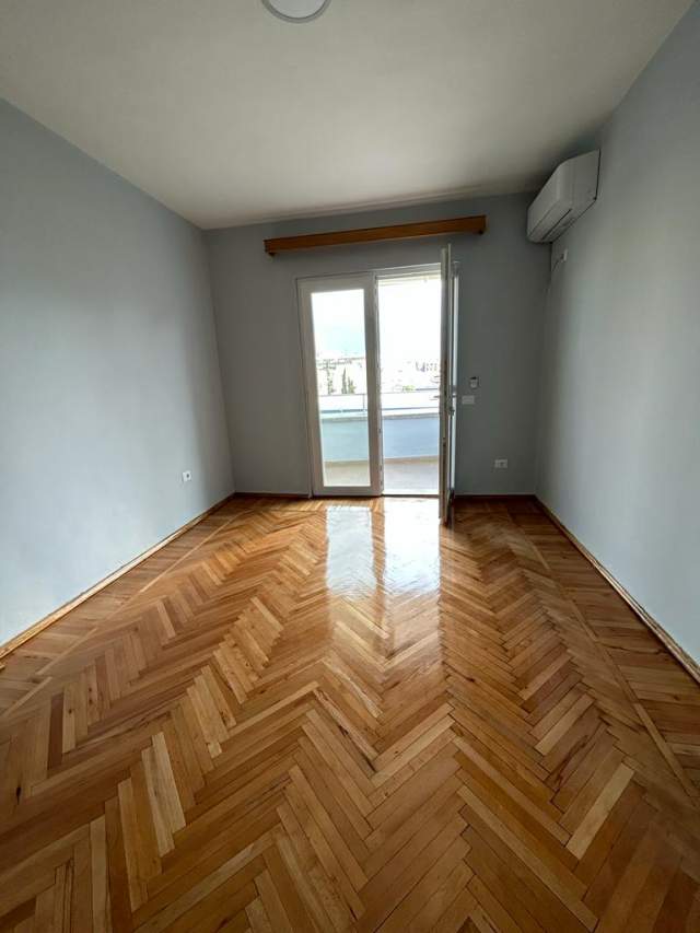 Tirane, jepet me qera apartament 2+1 Kati 5, 63 m² 400 Euro