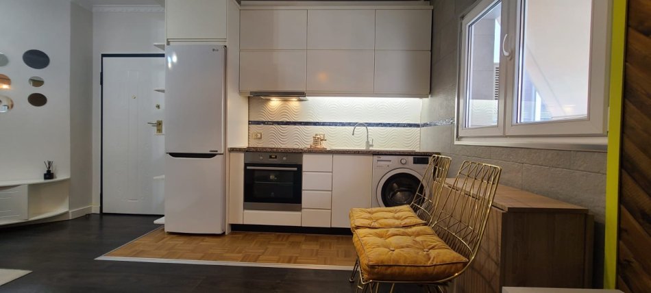 Tirane, jepet me qera apartament 1+1+Ballkon Kati 5, 60 m² 620 € (Komuna e Parisit prane Caffe de Paris)