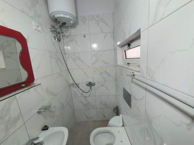 Tirane, jepet me qera apartament 1+1 Kati 2, 45 m² 350 Euro (RRUGA MARGARITA TUTULANI)