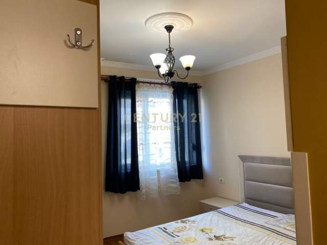 Tirane, jepet me qera apartament 2+1 Kati 6, 93 m² 450 Euro (Ish parku Tirana, Kompleksi Kontakt)