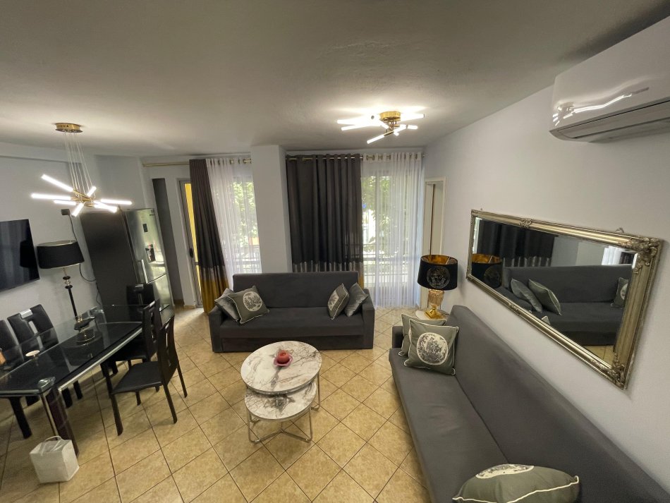 Tirane, jepet me qera apartament 2+1 Kati 1, 100 m² 800 € (Hoxha Tahsim)