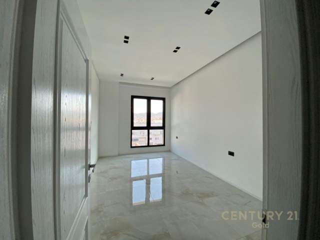 Tirane, jap me qera zyre Kati 9, 120 m² 700 Euro (rruga e kavajes)
