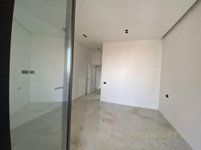 Tirane, jap me qera zyre Kati 9, 120 m² 700 Euro (rruga e kavajes)