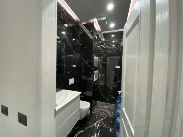 Tirane, jap me qera zyre Kati 9, 120 m² 700 Euro (rruga e kavajes)