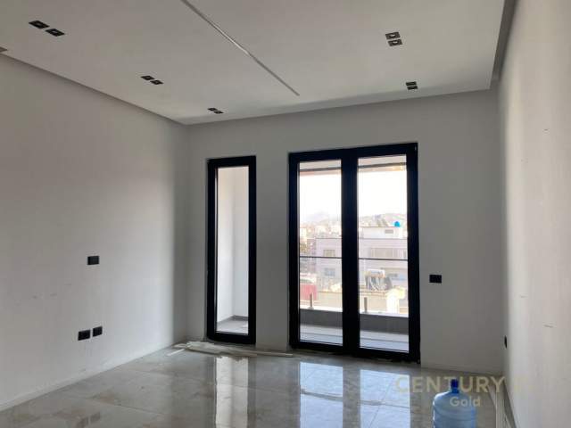 Tirane, jap me qera zyre Kati 9, 120 m² 700 Euro (rruga e kavajes)