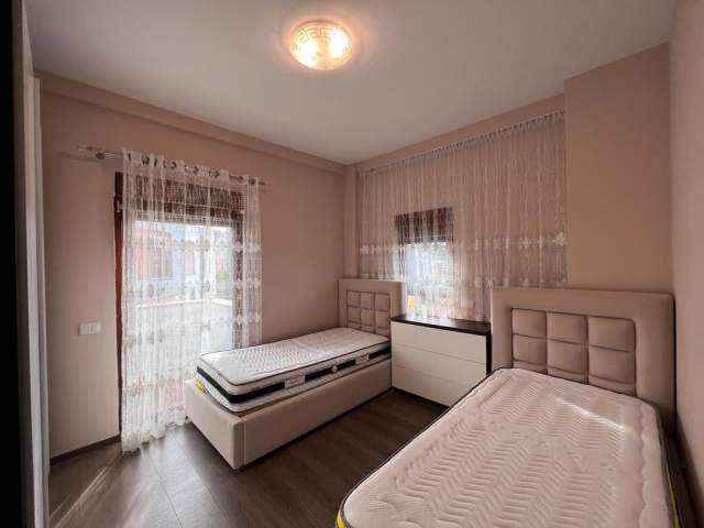 Tirane, jepet me qera Vile 4+1+BLK Kati 3, 250 m² 2.500 Euro (TEG)
