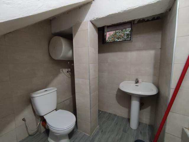 Tirane, jepet me qera apartament 2+1 Kati 1, 80 m² 300 Euro (stacioni trenit)