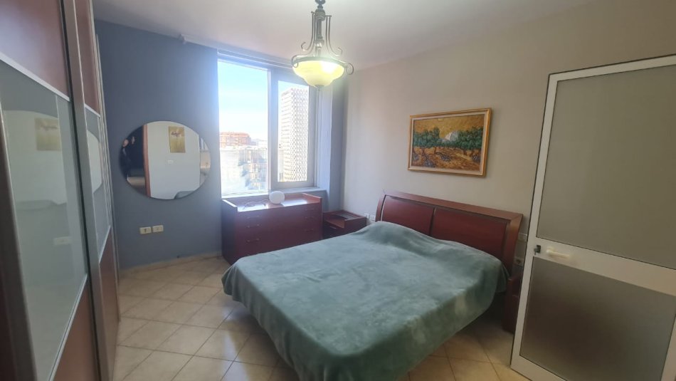 Tirane, jepet me qera apartament 2+1 Kati 10, 106 m² 1.100 € (Qender, Perballe Parlamentit)
