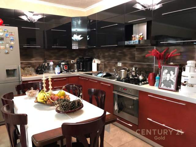 Tirane, ofert apartament 3+1+BLK Kati 5, 147 m² 130.000 Euro (5 Maji)
