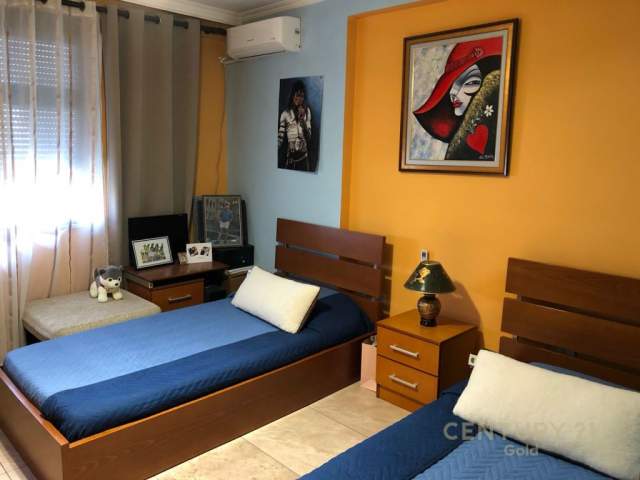 Tirane, ofert apartament 3+1+BLK Kati 5, 147 m² 130.000 Euro (5 Maji)