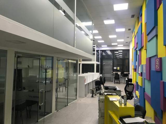 Tirane, jepet me qera ambjent biznesi Kati 0, 395 m² 4.000 Euro (Qender)
