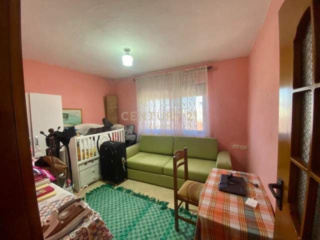 Tirane, shitet apartament 70 m² 65.000 Euro