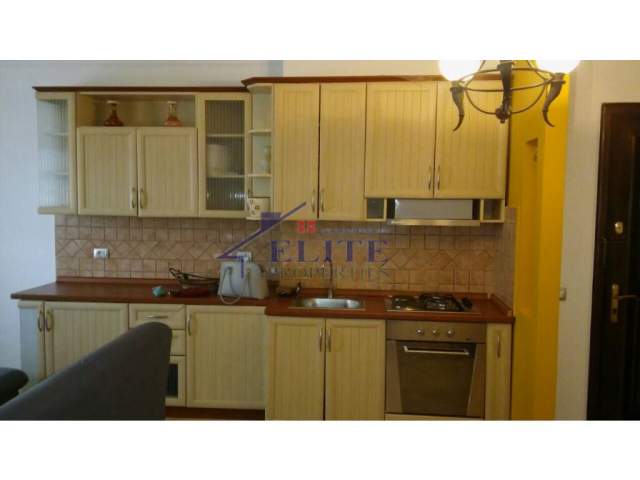 Tirane, jepet me qera apartament 2+1+BLK Kati 6, 80 m² 450 Euro (piazza)