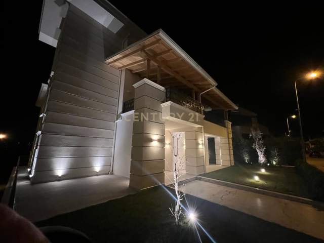 Tirane, jepet me qira vile luksoze 6000 Euro/muaj (AKACIA HILLS REZIDENCE)