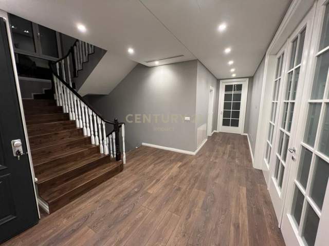 Tirane, jap me qera Vile 3 Katshe Kati 3, 803 m² 5.000 Euro (Teg)
