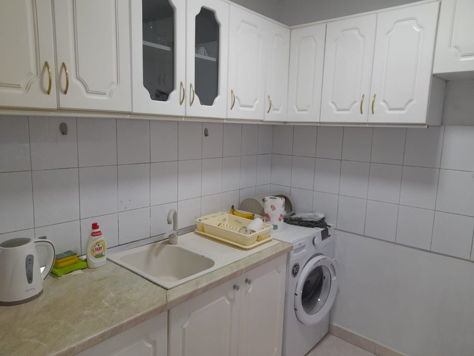 Tirane, jepet me qera apartament 2+1+Ballkon Kati 2, 85 m² 600 € (Qender , te plazza rruga qemal stafa)
