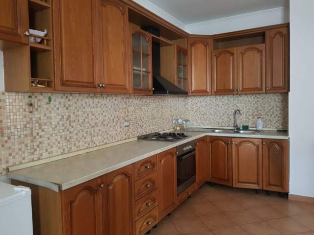 Tirane, shitet apartament 105 m² 68.000 Euro (Fresk)