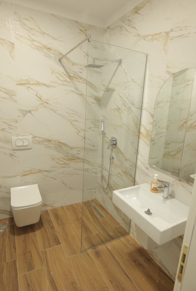 Apartament 1+1 ne Shitje ne Rr e Barrikadave .