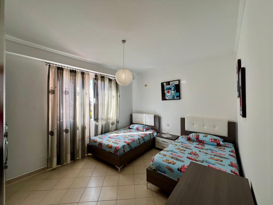 Tirane, jepet me qera apartament 2+1+Ballkon Kati 1, 113 m² 550 € (Ali Demi)