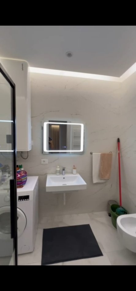 Tirane, jepet me qera apartament 2+1 , 1.200 m² 1.200 € (tek Kompleksi Delijorgji)