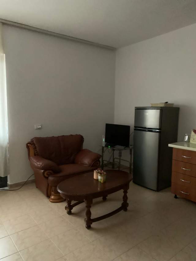 Tirane, jepet me qera apartament 1+1+BLK Kati 1, 70 m² 30.000 Leke (rruga Mihal Grameno)