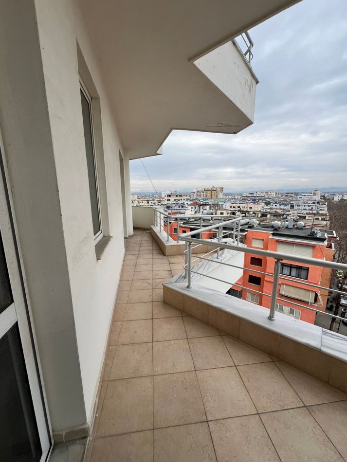 Durres, shitet apartament 2+1+Ballkon Kati 6, 130 m² 130.000 € (Spitali Durres)