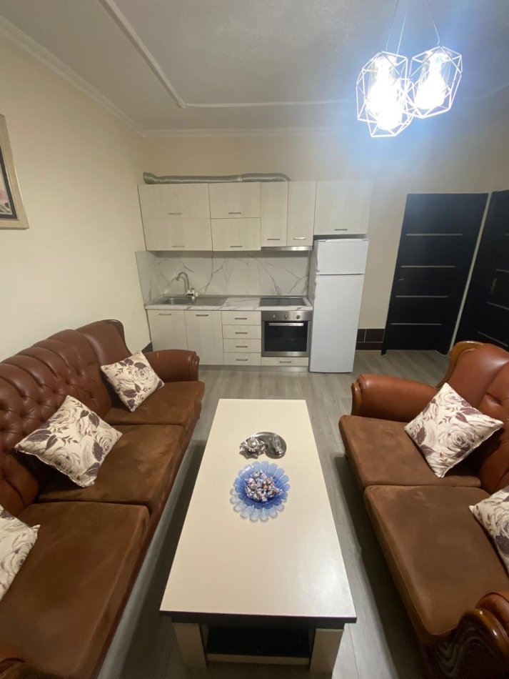 Tirane, jepet me qera apartament 2+1 Kati 1, 90 m² 450 € (SIRI KODRA)