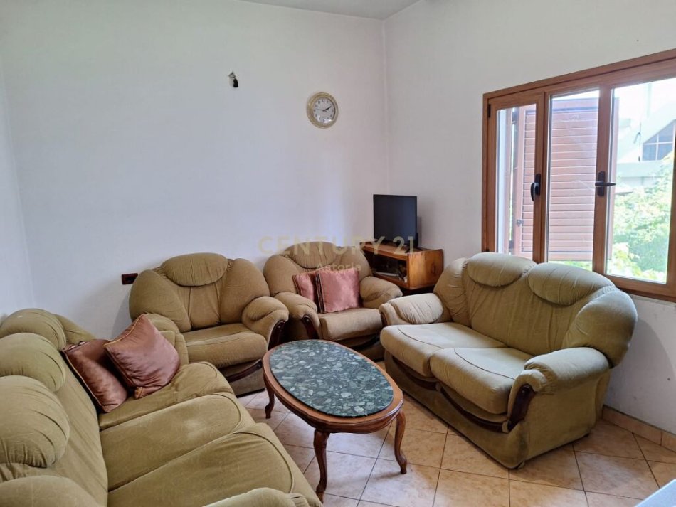 Tirane, jepet me qera 3+1 Kati 1, 77 m² 400 € (prane Spitalit Ushtarak)