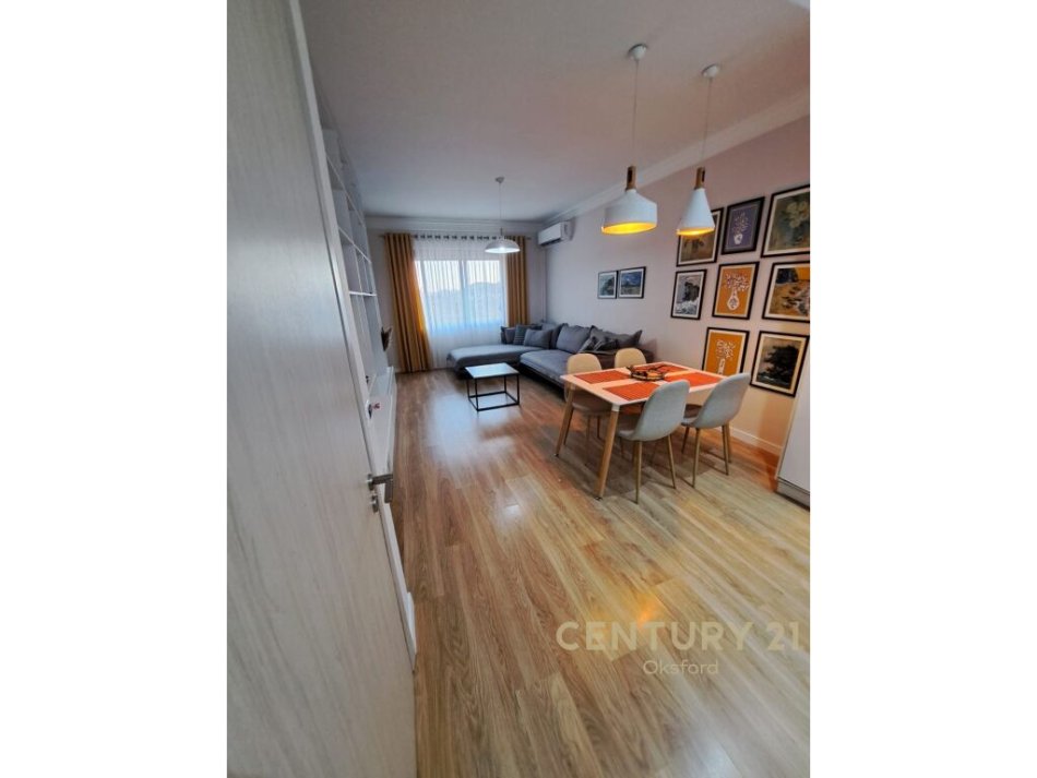 Tirane, jepet me qera 1+1+Ballkon Kati 2, 450 € (në katin e 5-të të një ndërtese me 8 kate, në zonën Astir të Tiranës.)