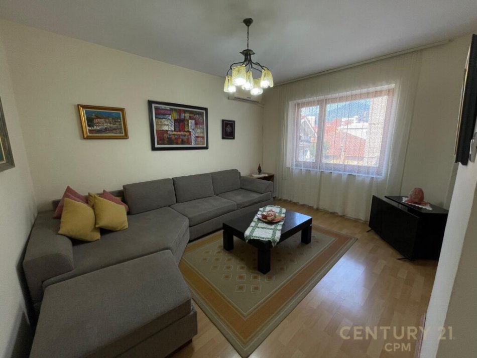 Tirane, shitet apartament 2+1+Ballkon Kati 3, 120.000 € (prane Fushes se Ali Demit)
