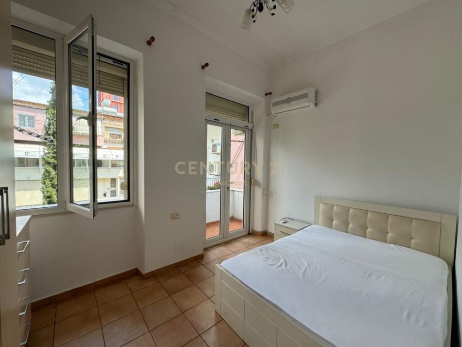 Tirane, shitet 1+1+Ballkon Kati 3, 100.000 € (prane sheshit Willson)