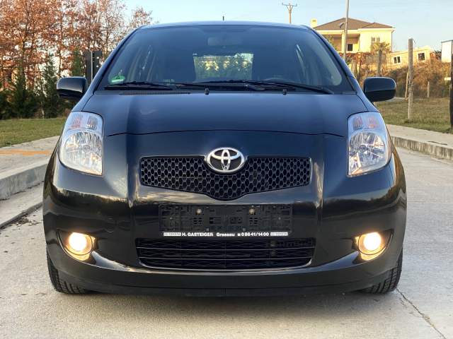 Tirane, shes makine Toyota yaris Automatike Viti 2007,
