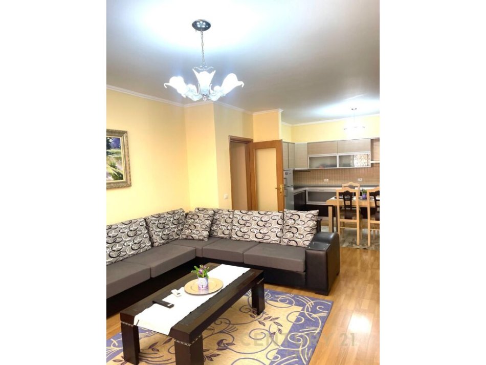 Tirane, jepet me qera apartament 2+1 Kati 3, 110 m² 700 € (kompleksi Kika 1, ne Komunen e Parisit,)