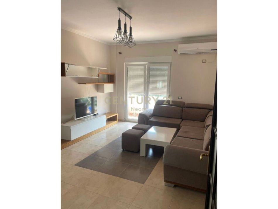 Tirane, jepet me qera 2+1+Aneks+Ballkon Kati 4, 500 € (ne rrugen Herman Gmenier pas Pallatit te Brigadave)