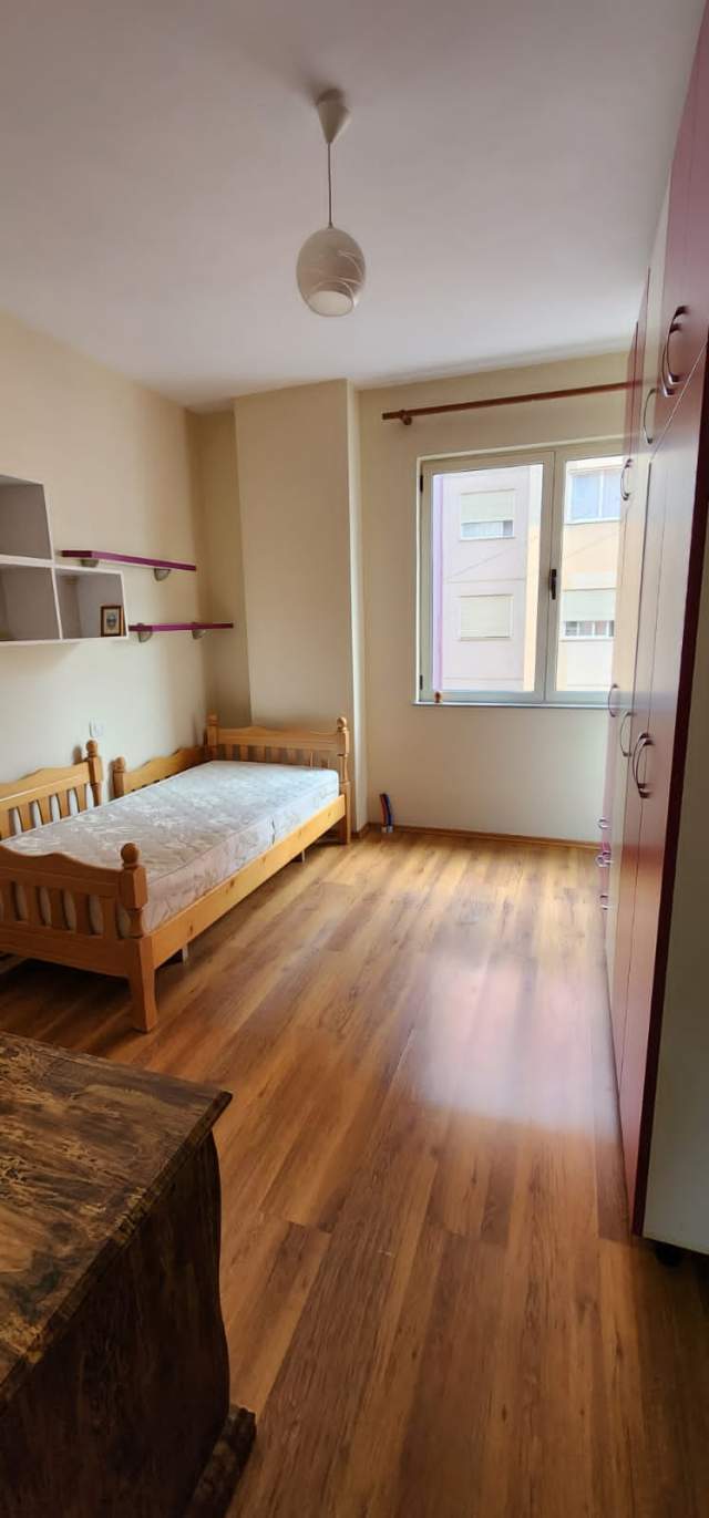 Tirane, jepet me qera apartament 2+1+BLK Kati 4, 110 m² 550 Euro (prane Eco Market)